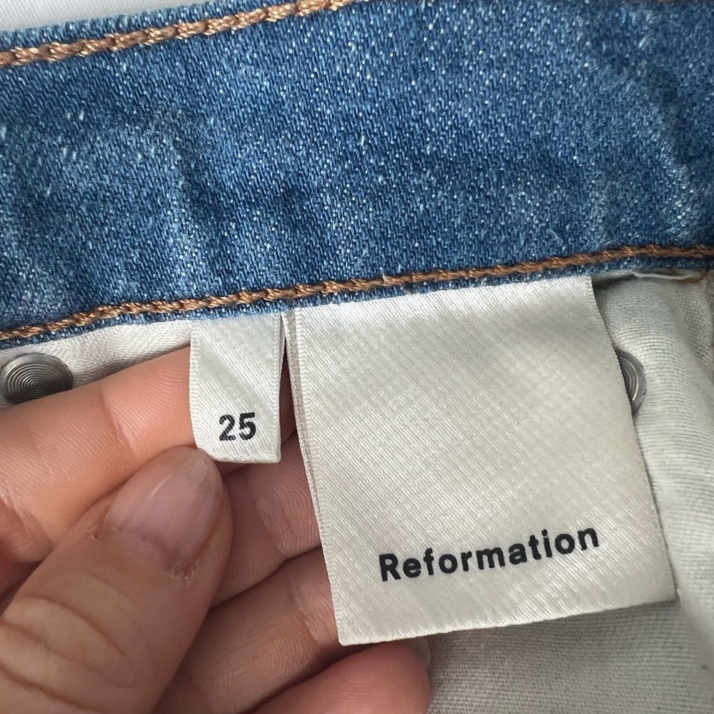 Reformation Charlie High Rise Jean Short - Picture 5 of 5
